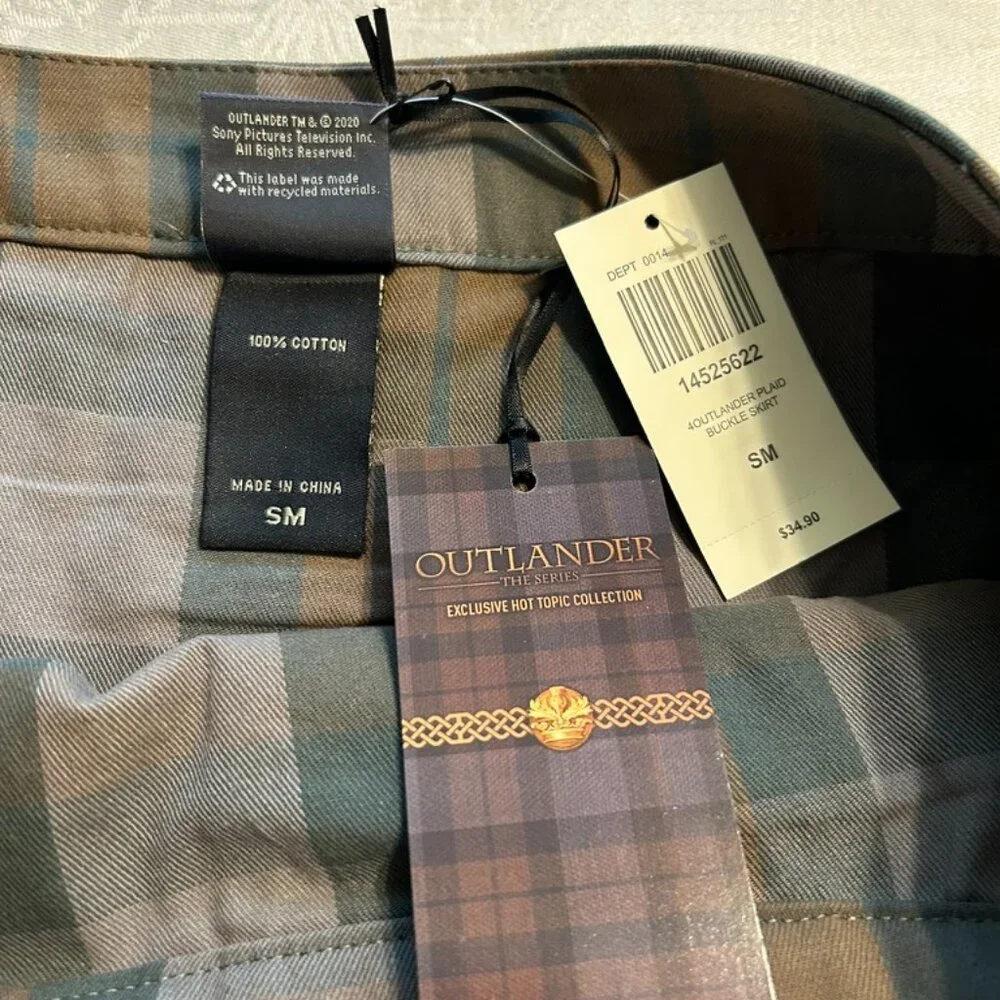 Outlander Plaid Buckle Skirt SM New With Tags Exclusive HOT TOPIC COLLECTION - Picture 3 of 11